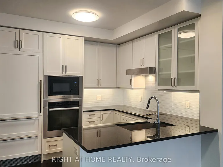 20 Fred Varley Dr #210 — Photo 13