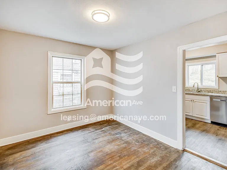1571354_005_dining_room_13643323.jpg