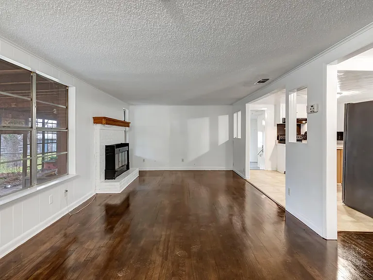 410 Shady Ln — Photo 22