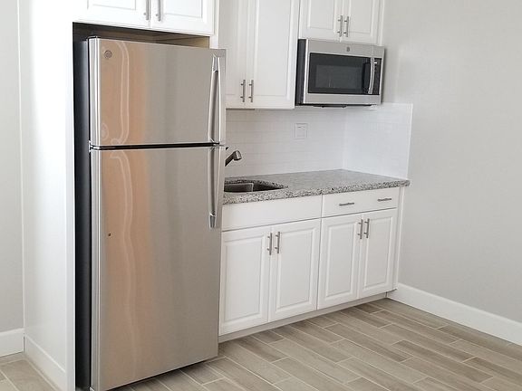 3rd image of 1585 Osborn Dr #B