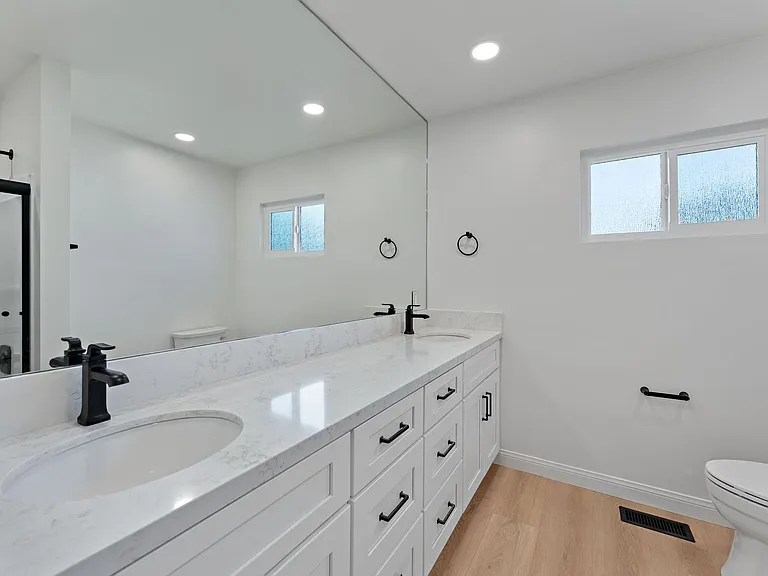 608 E 17th Ave E — Photo 11