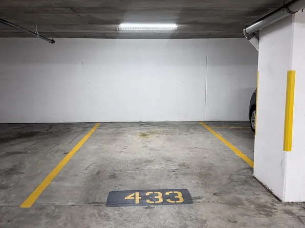 1233 Pacific Blvd #433, Vancouver, BC V6Z 2R6