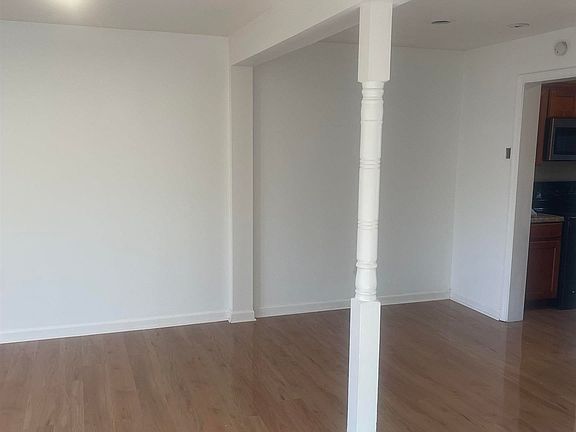 3rd image of 308 Percival Rd APT 102