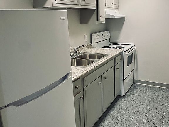 3rd image of 39 Cortland St #12