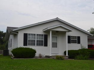 527 Sunset Dr, Centralia, IL 62801