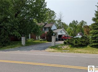 4055 Crescent Dr, North Tonawanda, NY 14120
