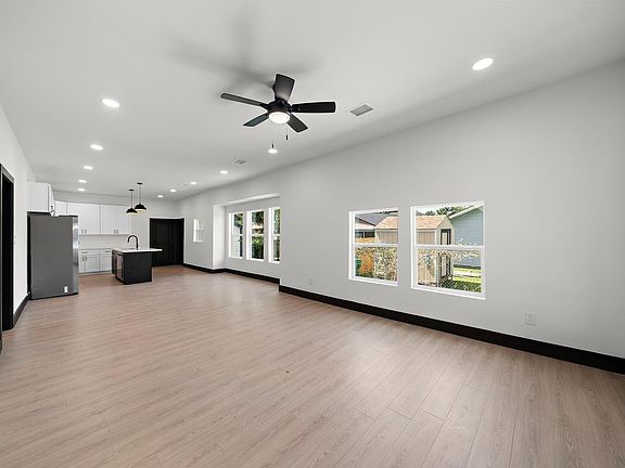 5th image of 113 Delmar St #0