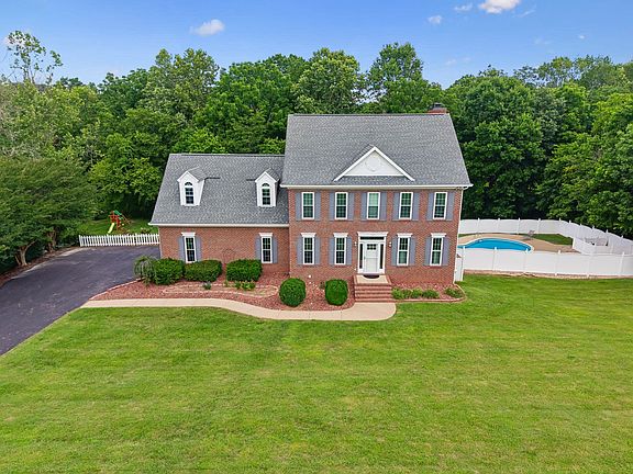 5th image of 1404 Brook Dr
