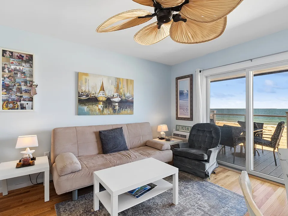 16 Navy Rd #206