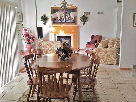 3rd image of 10480 Carrousel Woods Dr