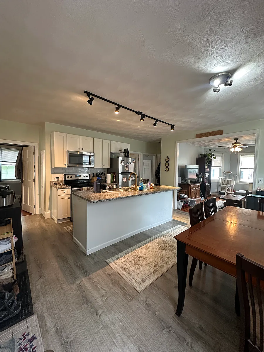 Building Photo - 21 Elmore Ave #1
