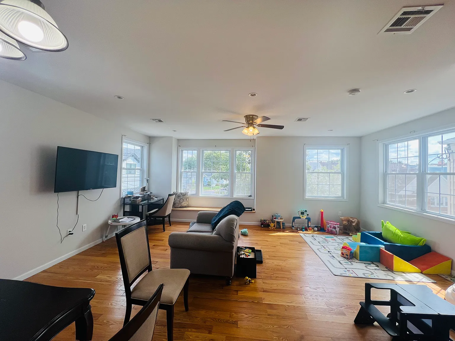 2 bed, 1100 sqft, $3,000 — Photo 2