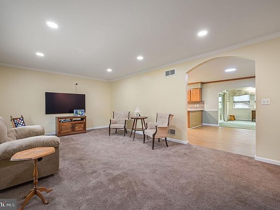 3rd image of 78 E Huntington Cir