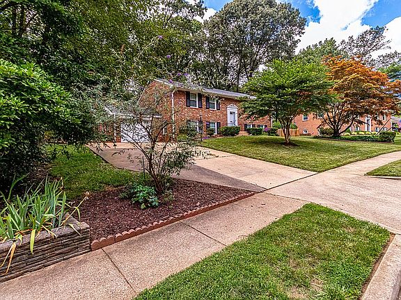 3rd image of 4704 Ponderosa Dr
