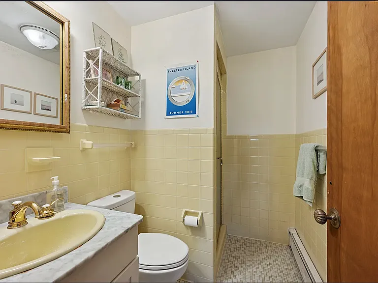 19 Peconic Ave — Photo 11