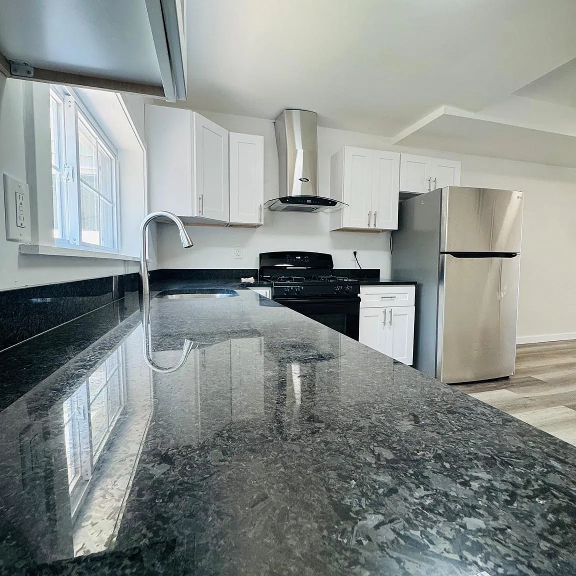 2 bed, 1.0 bath, 1008 sqft, $1,250 — Photo 3