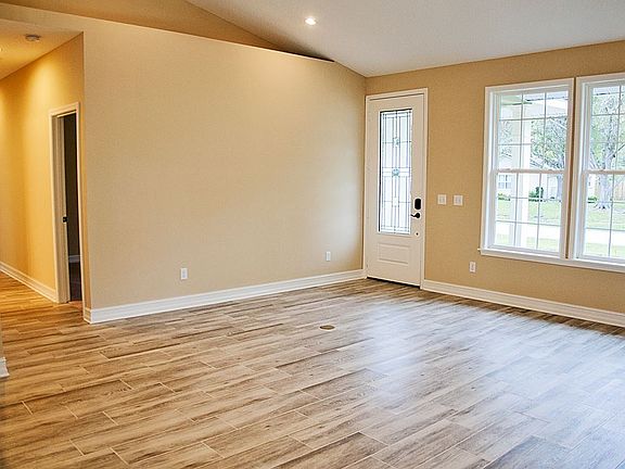 4th image of 418 Cassandra Ln