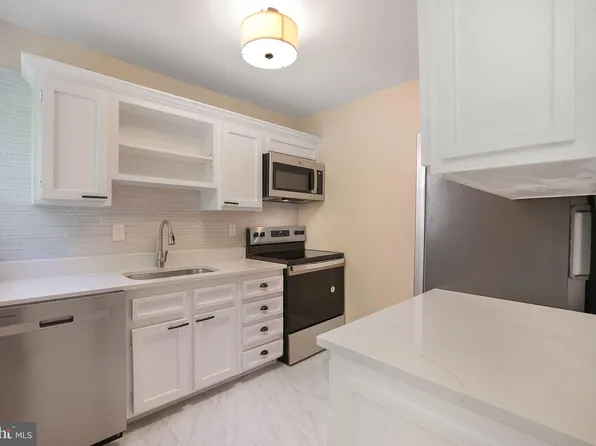 3710 39th St NW APT D172, Washington, DC 20016