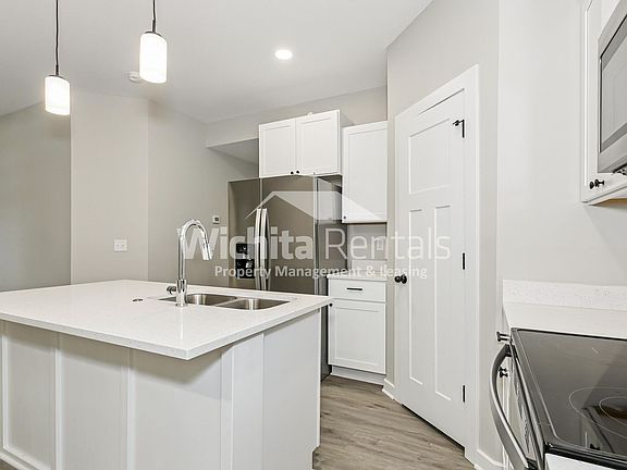 5th image of 536-538 W 50th St S #923A210F