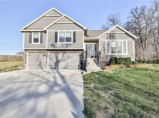 1205 Buckeye Ln, Pleasant Hill, MO 64080