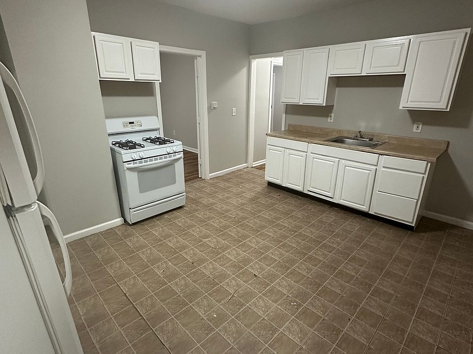 1st image of 433 Greenwich Ave #1