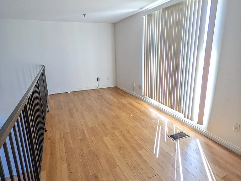 811 N Hayworth Ave #203 — Photo 8