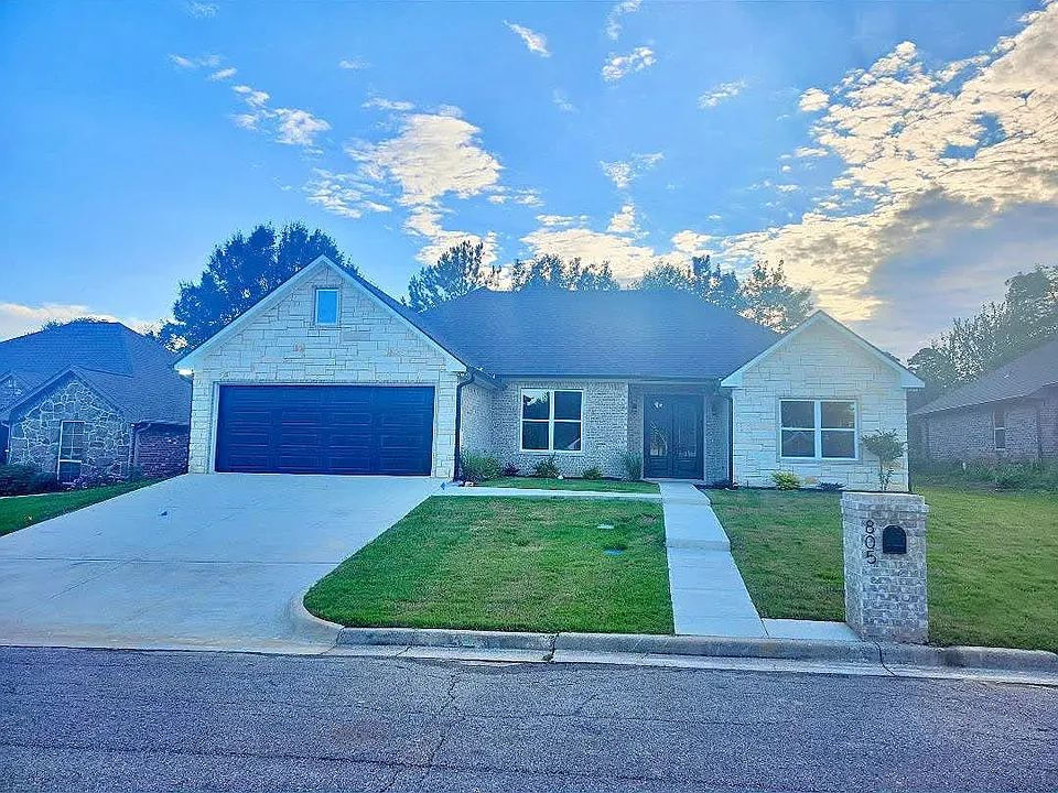 805 Woodridge Cir