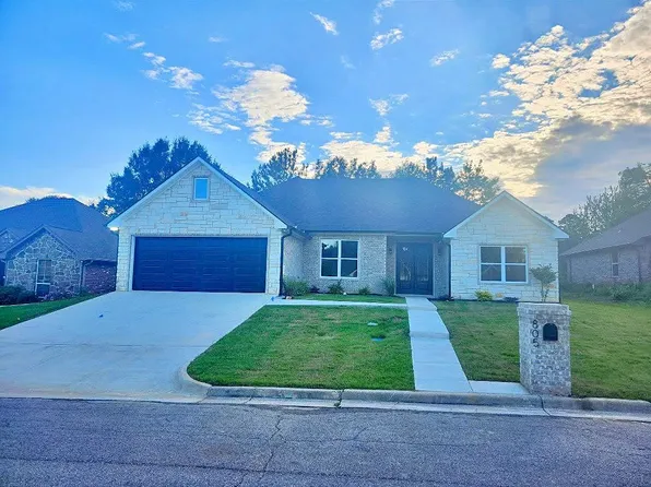 805 Woodridge Cir, Longview, TX 75601