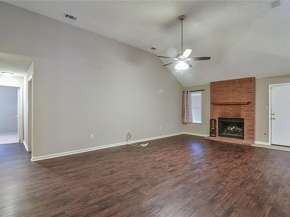 5th image of 4131 Linden Ln