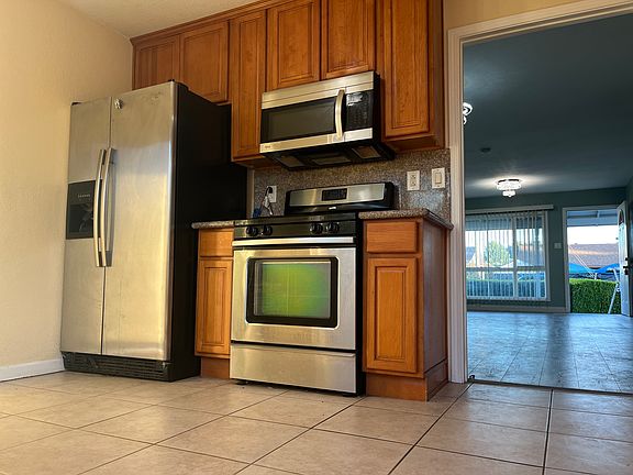 4th image of 4785 Portola Dr