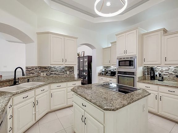 3rd image of 3 Hendon Ln #3