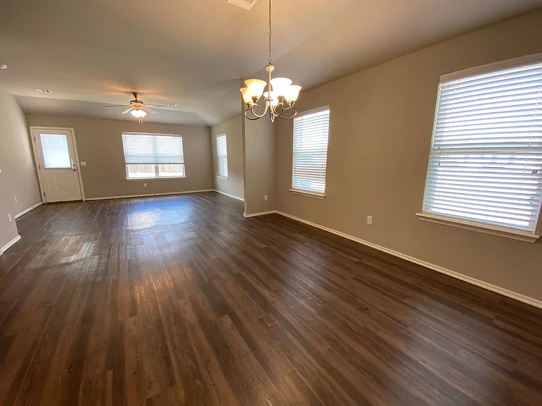 4517 Hunter Blvd — Photo 6