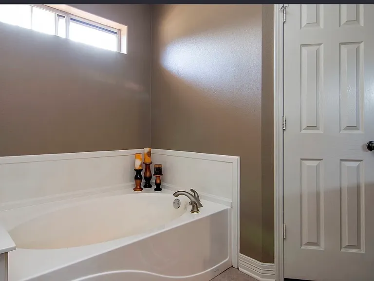 214 Cheryl St — Photo 4