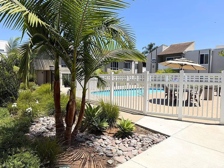 8034 Linda Vista Rd #2V — Photo 11