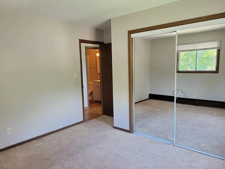 219 W Waupun St #7 — Photo 10