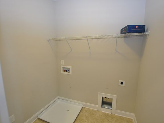 4th image of 1004 Sterling Dr