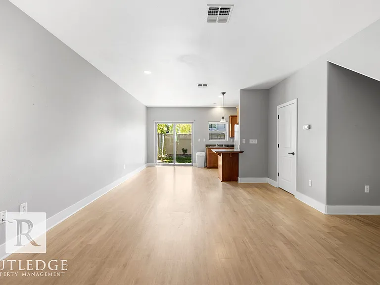 263 Tyler Ave — Photo 6