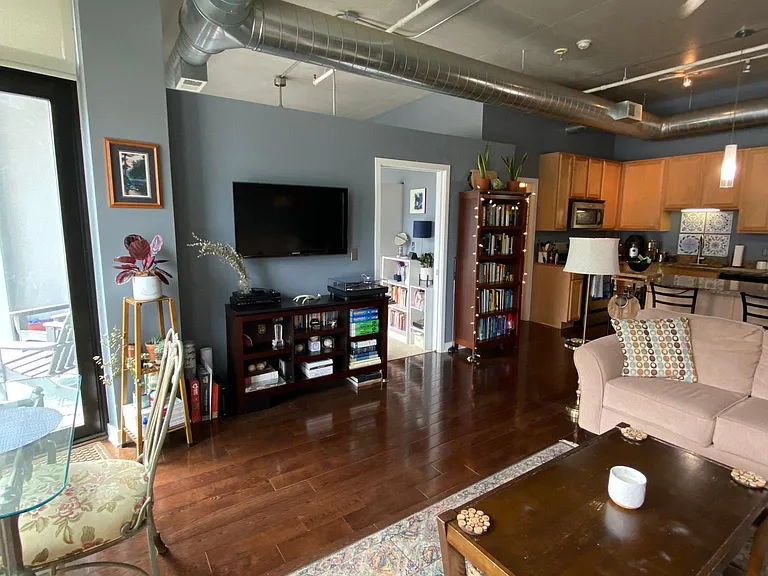 740 W Fulton St — Photo 5