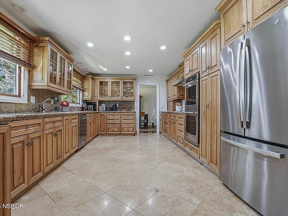 5th image of 2152 Lake Marie Dr