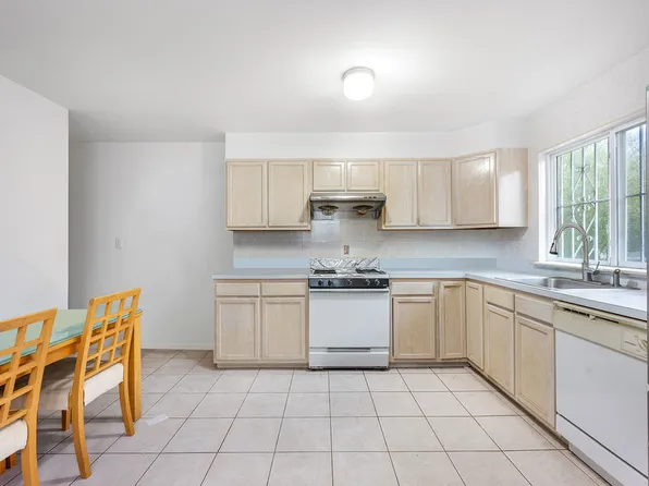 21 Leewood Loop image 4 of 19