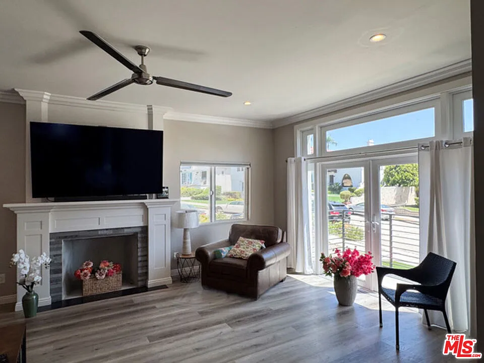 3 bed, 2.0 bath, 2146 sqft, $6,500 — Photo 3