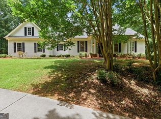 16 Club Dr, Newnan, GA