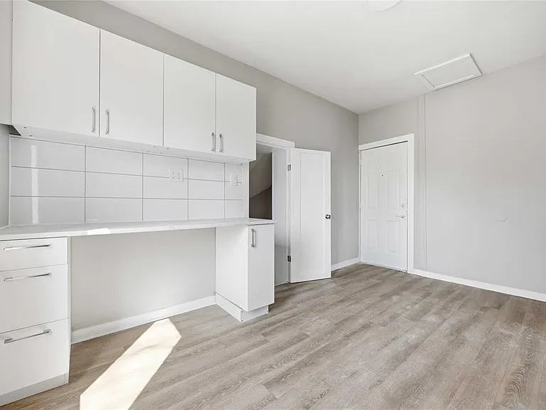 131 Margaret Ave #5 — Photo 3