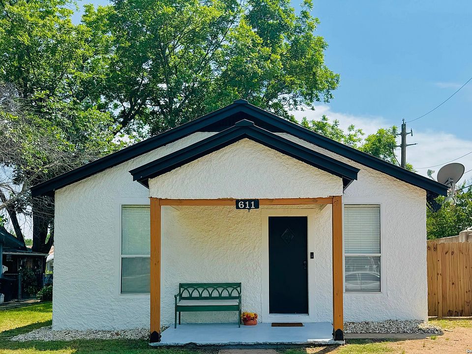 1st image of 611 East Austin