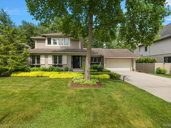 925 Larchlea Dr, Birmingham, MI 48009
