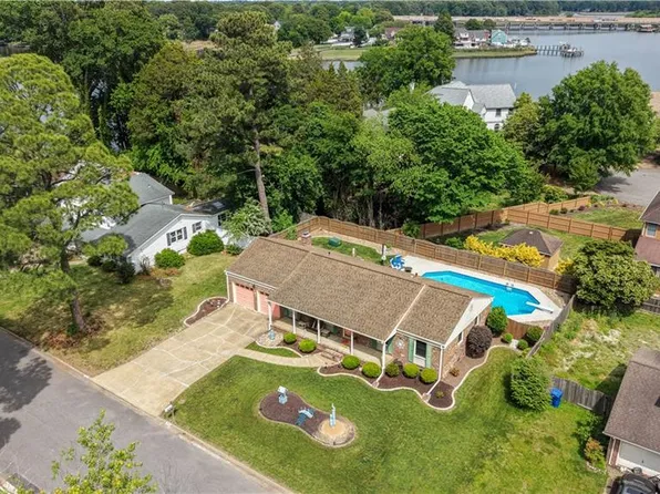 608 Charlecote Dr, Virginia Beach, VA 23464