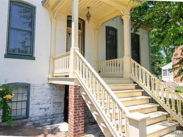 929 N 3rd St APT 4, Saint Charles, MO 63301