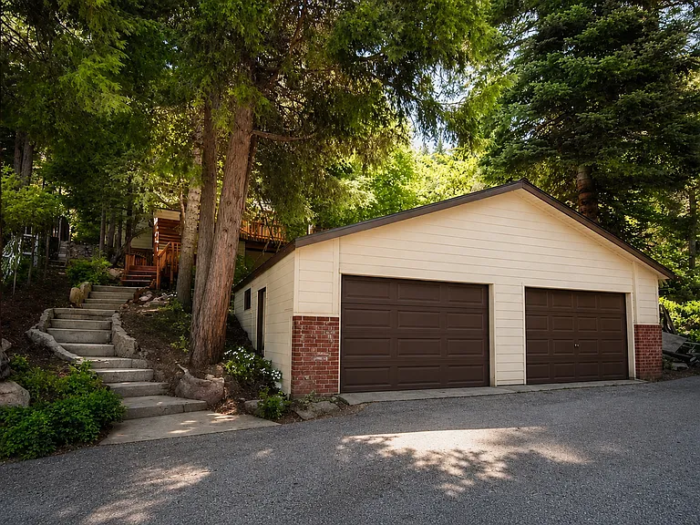 785 Lords Ln — Photo 1