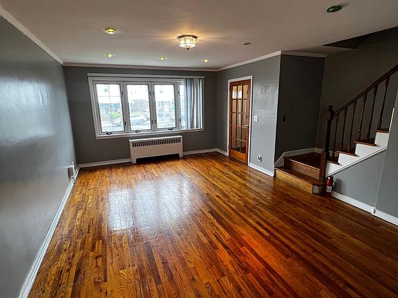 4th image of 337 Pennyfield Ave #1