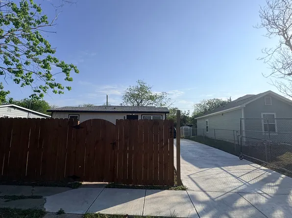 1445 Buenos Aires St, Corpus Christi, TX 78417